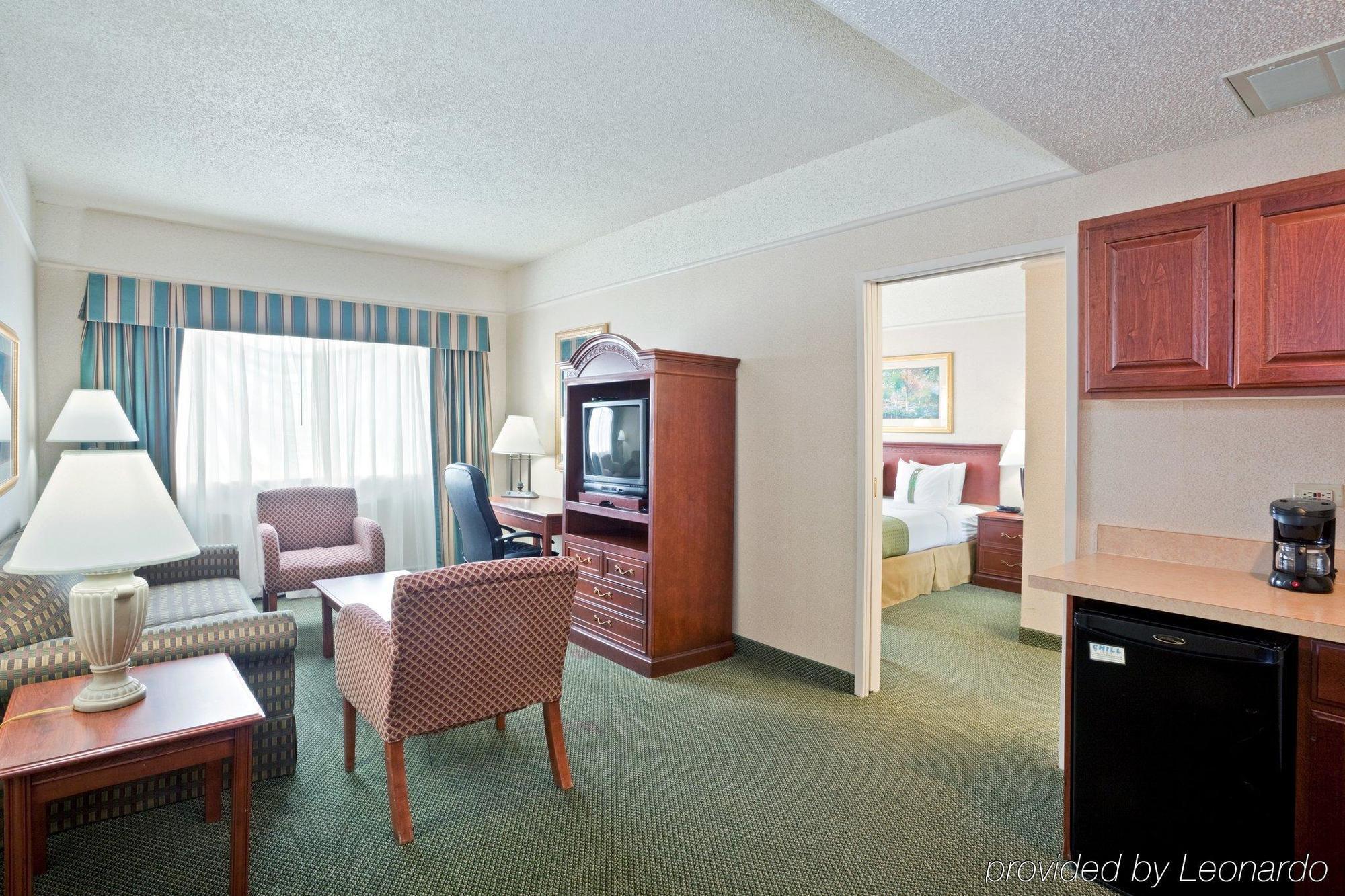 فندق فندق وأجنحة هوليداي إن أوفرلاند بارك-ويست الغرفة الصورة